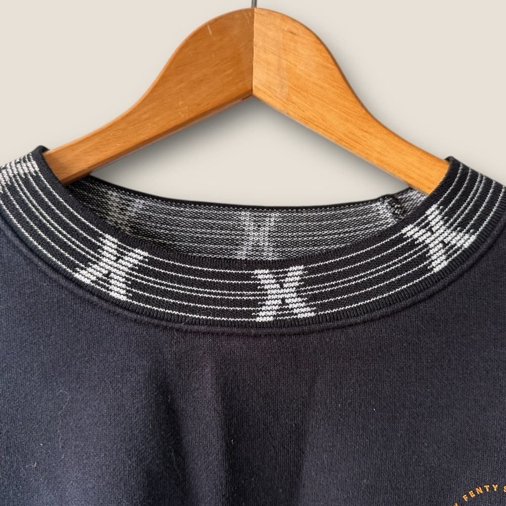 Savage X Fenty ESSENTIAL SCOPE LOGO-TRIM SWEATSHIRT - Picture 10 of 16